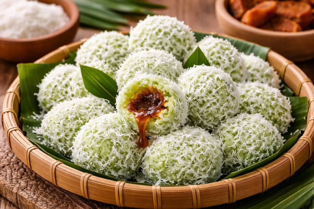 Klepon Gula Aren Lumer Takaran Sendok, Kenyal dengan Isi Melimpah