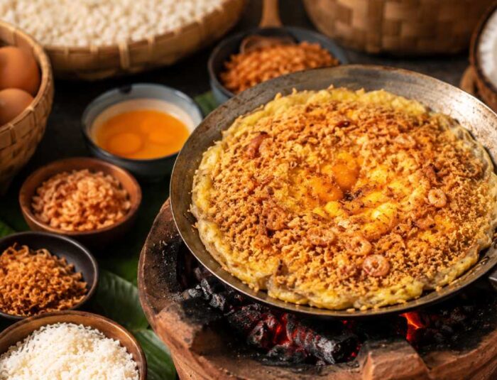 Kerak Telor Makanan Tradisional Betawi Berbahan Telur dan Beras Ketan