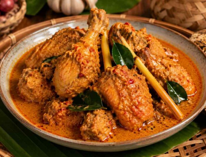 Ayam Bumbu Rujak dengan Perpaduan Pedas dan Manis yang Pas