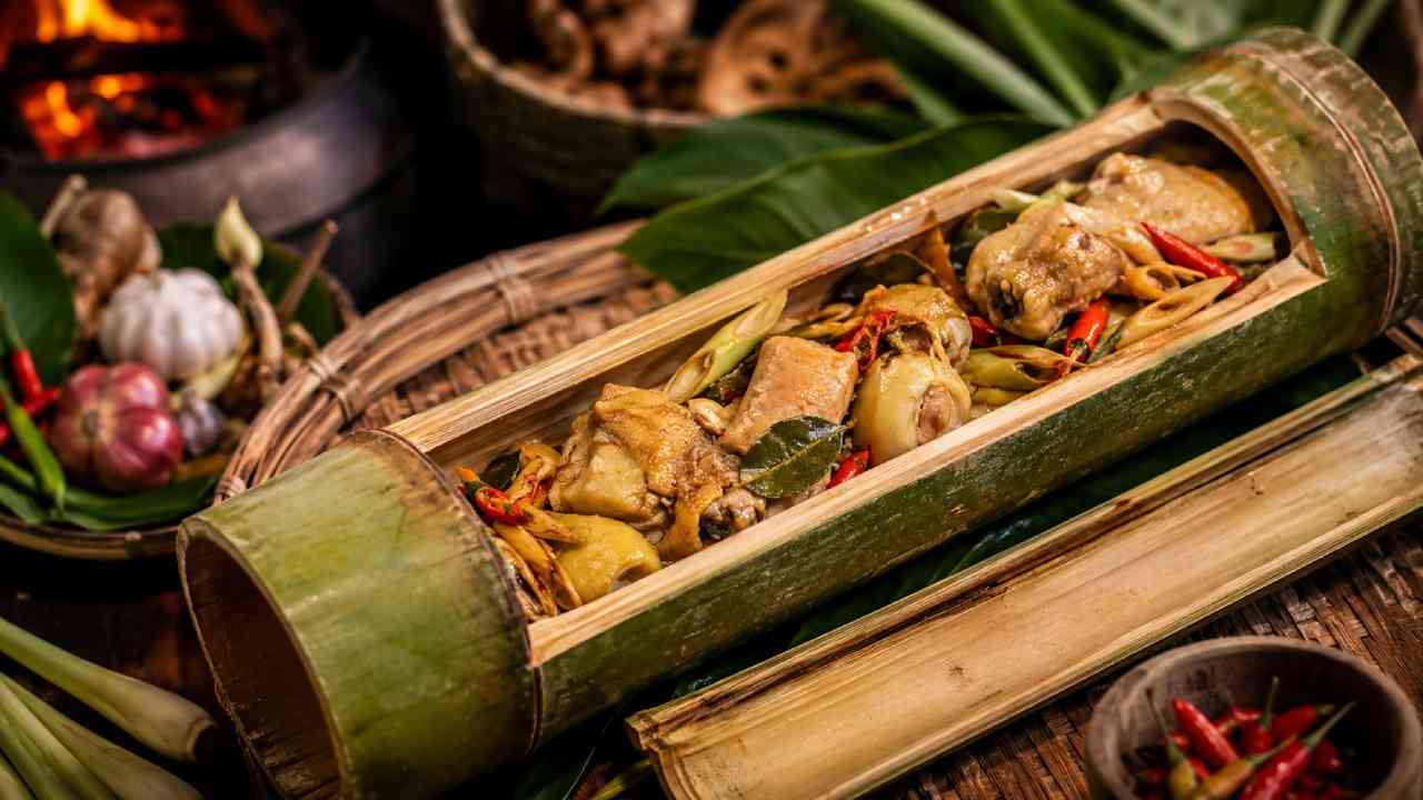 Ayam Pansuh, Kuliner Dayak yang Dimasak Perlahan di Dalam Bambu