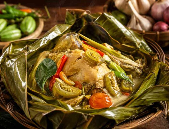 Garang Asem, Sensasi Asam Pedas dalam Balutan Daun Pisang